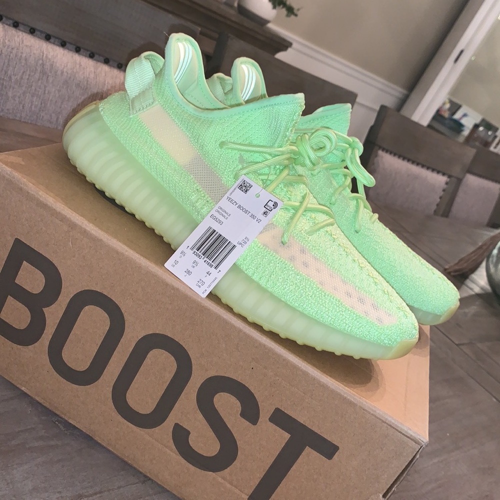 Yeezy 350 “glow” size 10